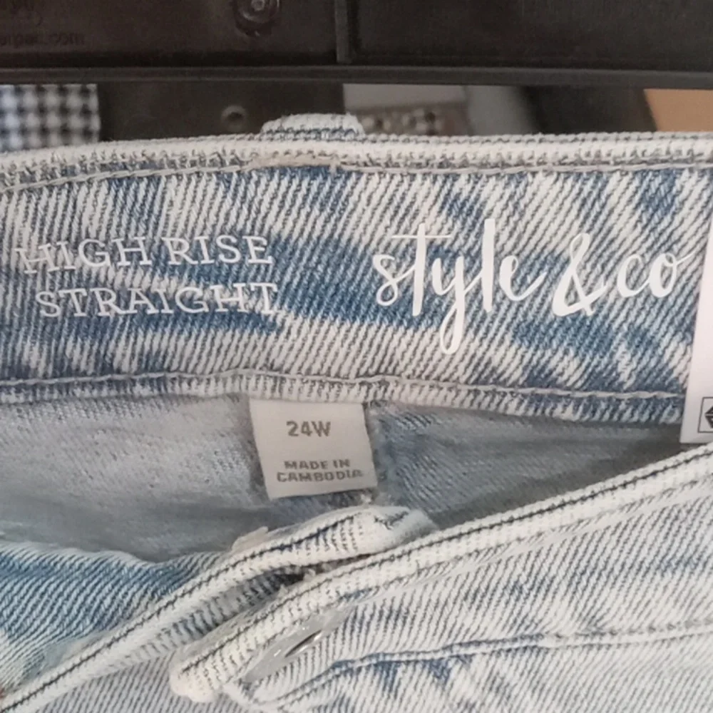 - NWT Style & Co vintage straight high rise slimming pocket faded jeans 24W - Picture 3 of 7